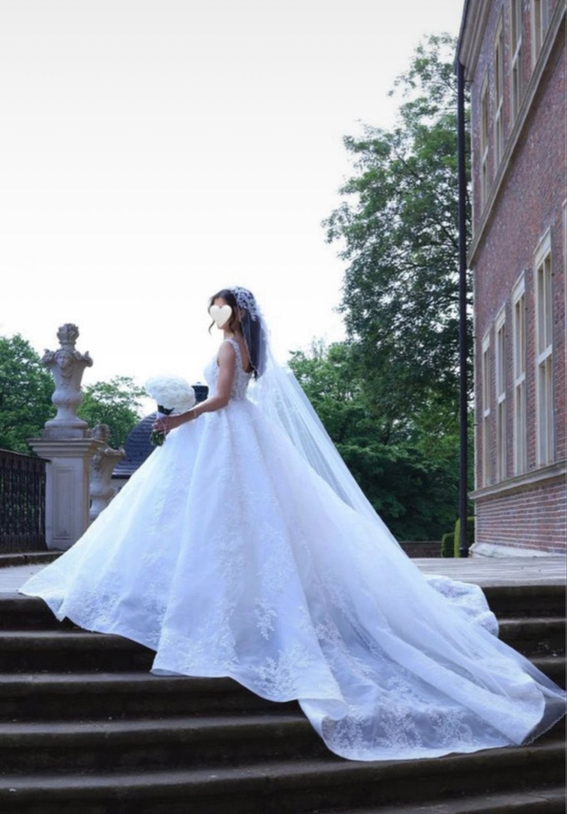 Prachtige Witte Trouwjurk met Kant en Sluier, Ophalen, Zo goed als nieuw, Wit, Trouwjurk