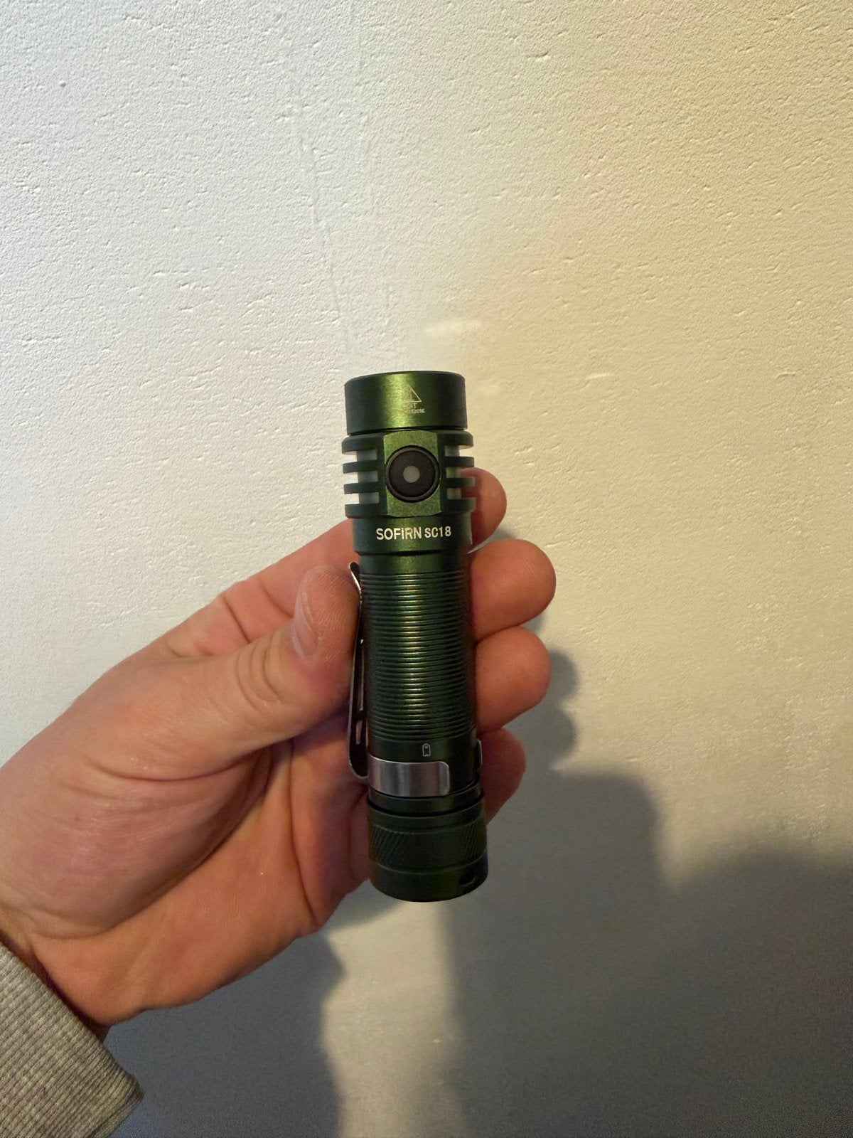 Sofirn SC18 Zaklamp - Krachtige en Compacte LED Zaklamp, Ophalen of Verzenden, Zo goed als nieuw, Accu