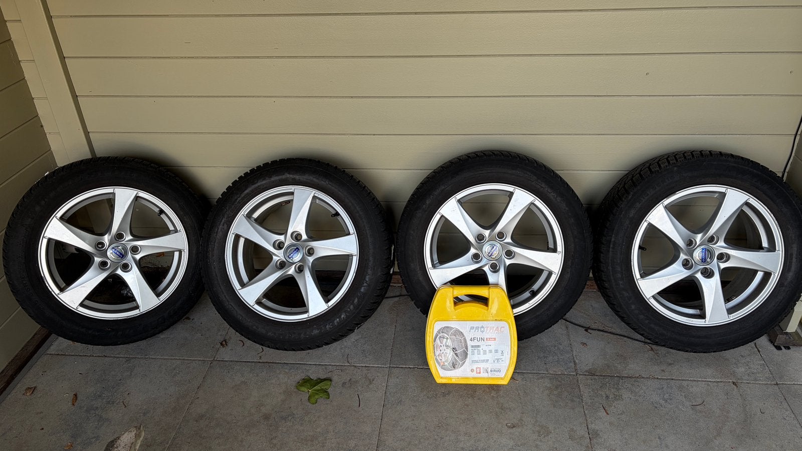 Volvo 16” velgen met ‘Dunlop Wintersport 5’ winterbanden, Ophalen, Gebruikt, 16 inch, Banden en Velgen