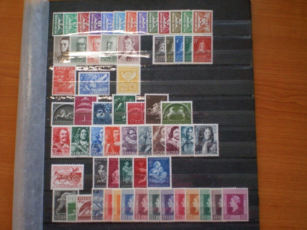 jaargang ( ook per serie) 1941-1944 postfris (V 610)..€ 4,50, Postzegels en Munten, Postzegels | Nederland, Ophalen of Verzenden