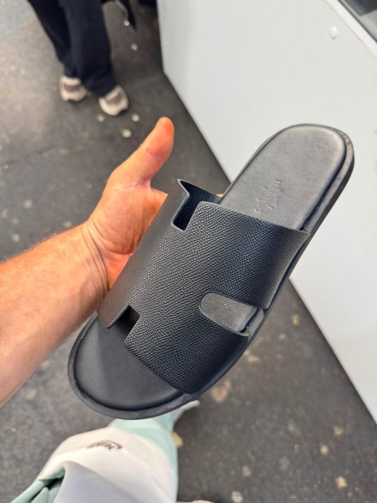 Hermes Slippers, Ophalen of Verzenden, Zo goed als nieuw, Zwart
