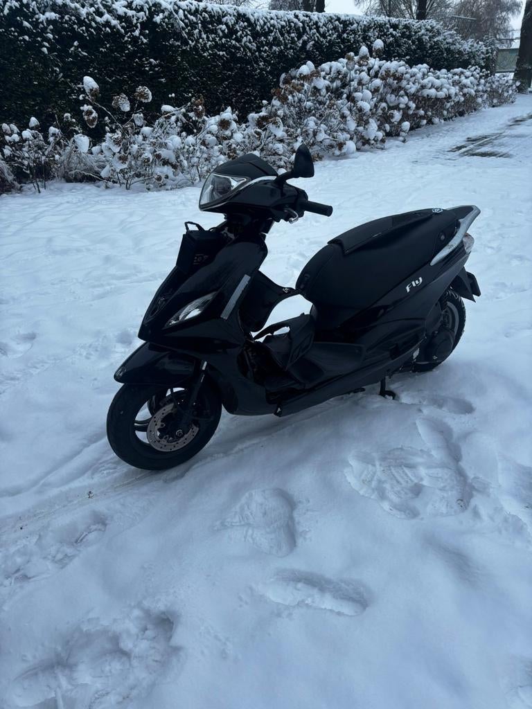 Piaggio Fly 2012, Fietsen en Brommers, Scooters | Piaggio, Gebruikt, Fly, Benzine, Ophalen