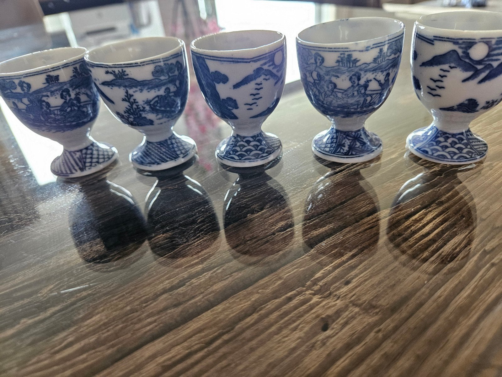 5 Chinese/Japanse porseleinen eierdopjes op voet – blauw/wit, Ophalen of Verzenden
