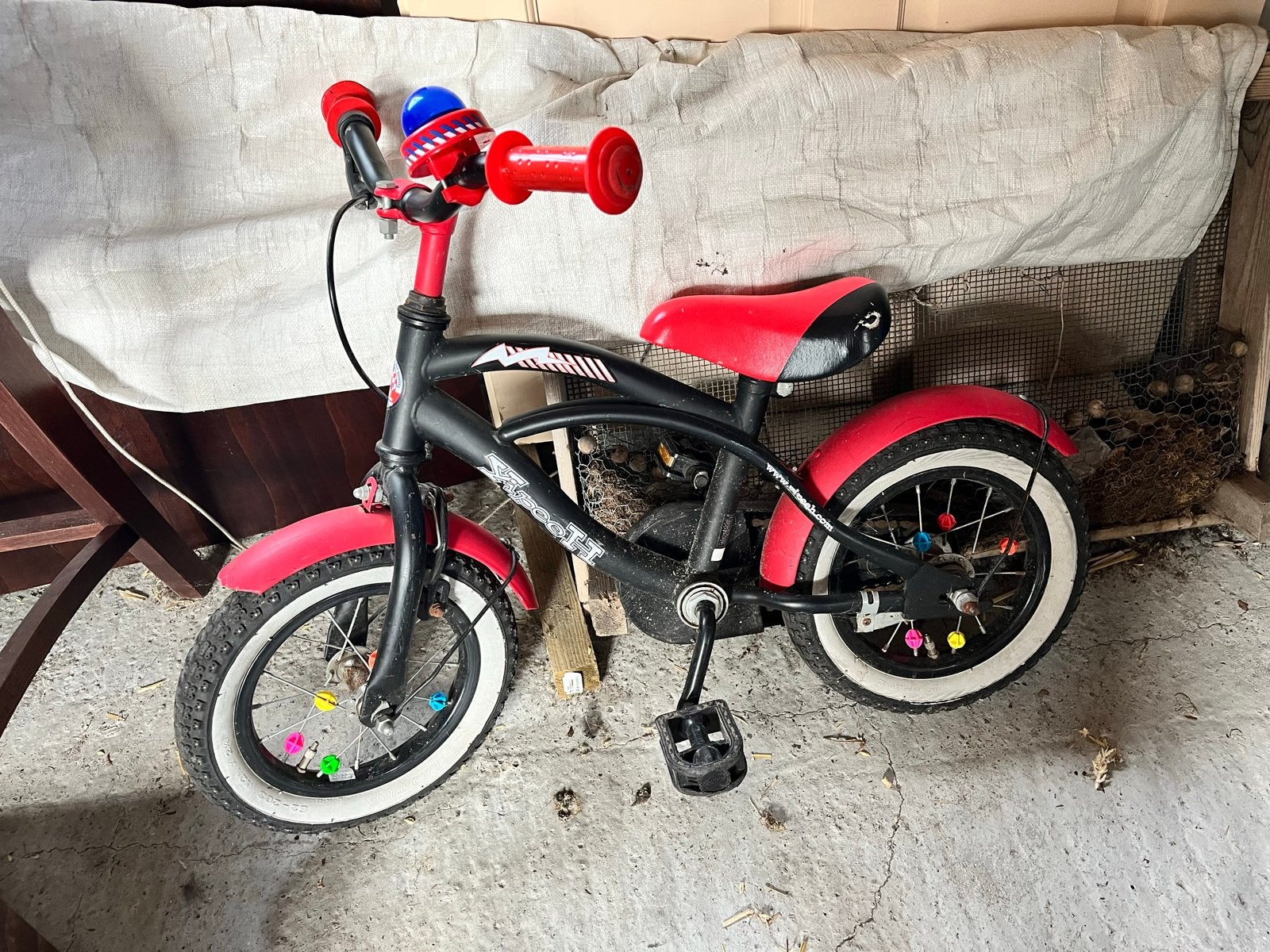 Kinderfiets 12 inch - Zwart/Rood met toeter, Ophalen, Gebruikt, Terugtraprem, Minder dan 16 inch