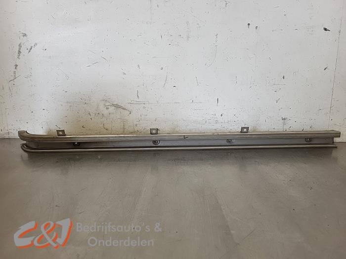 Schuifdeur Rail links van een Volkswagen Transporter, Gebruikt, -, Volkswagen, -
