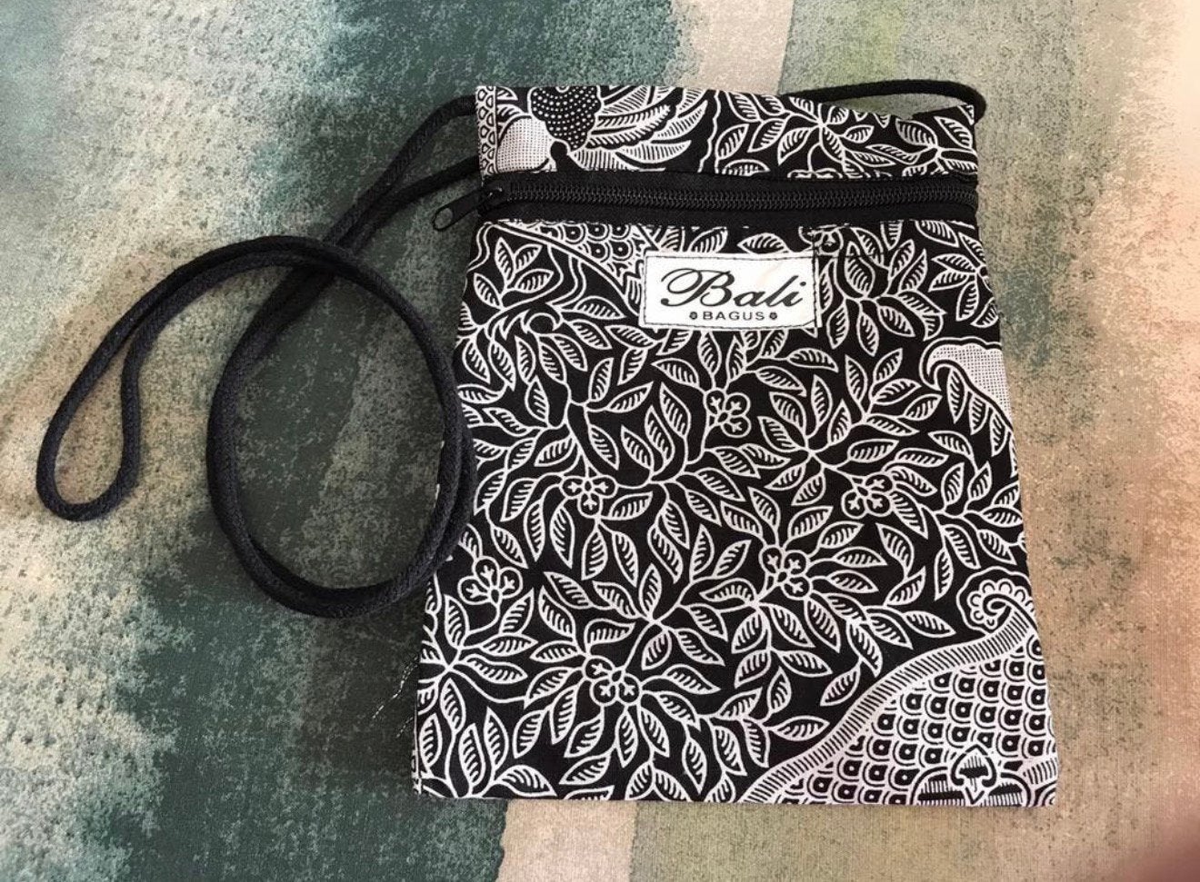 Batik Bali nek schoudee tasje zwart wit rits, Verzenden, Nieuw, Wit, Schoudertasje