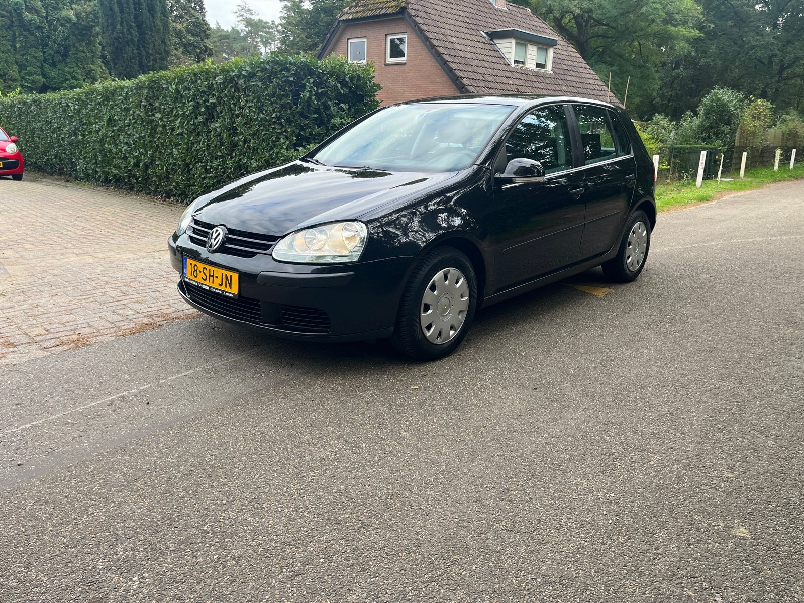 Volkswagen Golf 1.6 16V FSI 5 drs 2006 Nieuwe APK, Voorwielaandrijving, Zwart, 4 cilinders, 620 kg
