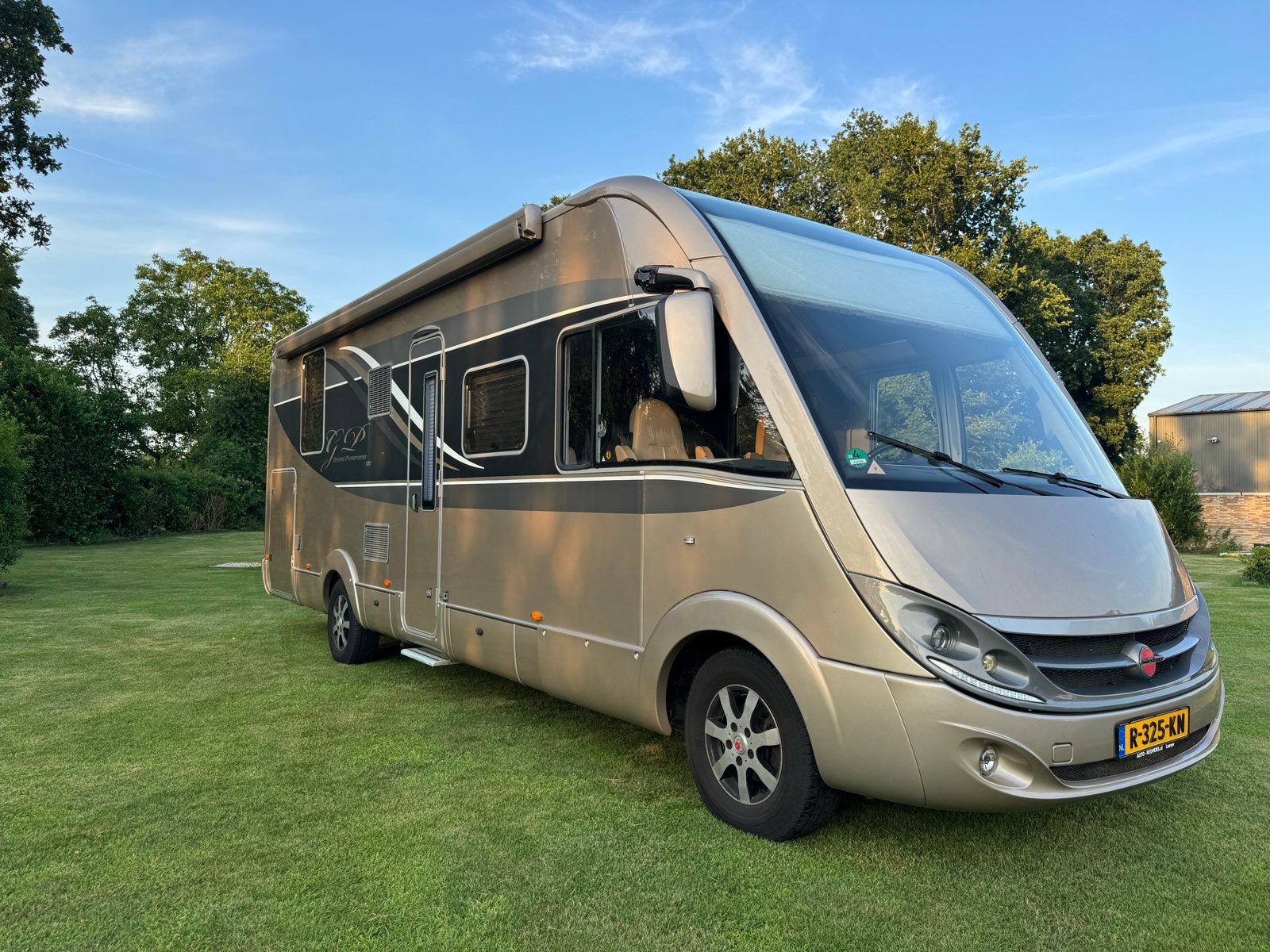 Burstner Grand Panorama 830 - Luxe Integraal Camper, Ringverwarming, Fiat, Diesel, Buitenlamp