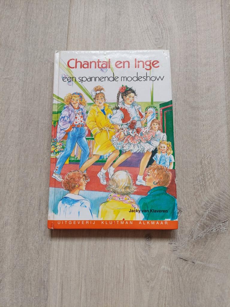 Chantal en Inge een spannende modeshow boek, Boeken, Ophalen of Verzenden, Gelezen, Jacky van Klaveren, Fictie algemeen