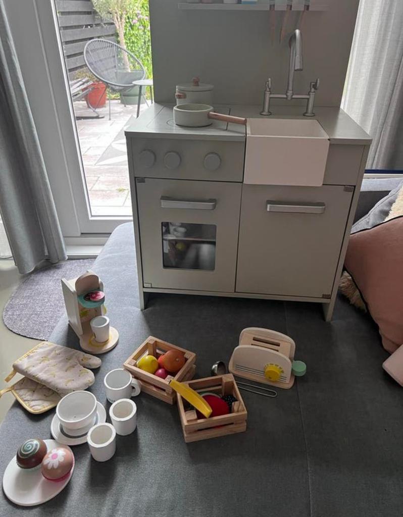 Petit Amelie speelkeuken, Ophalen
