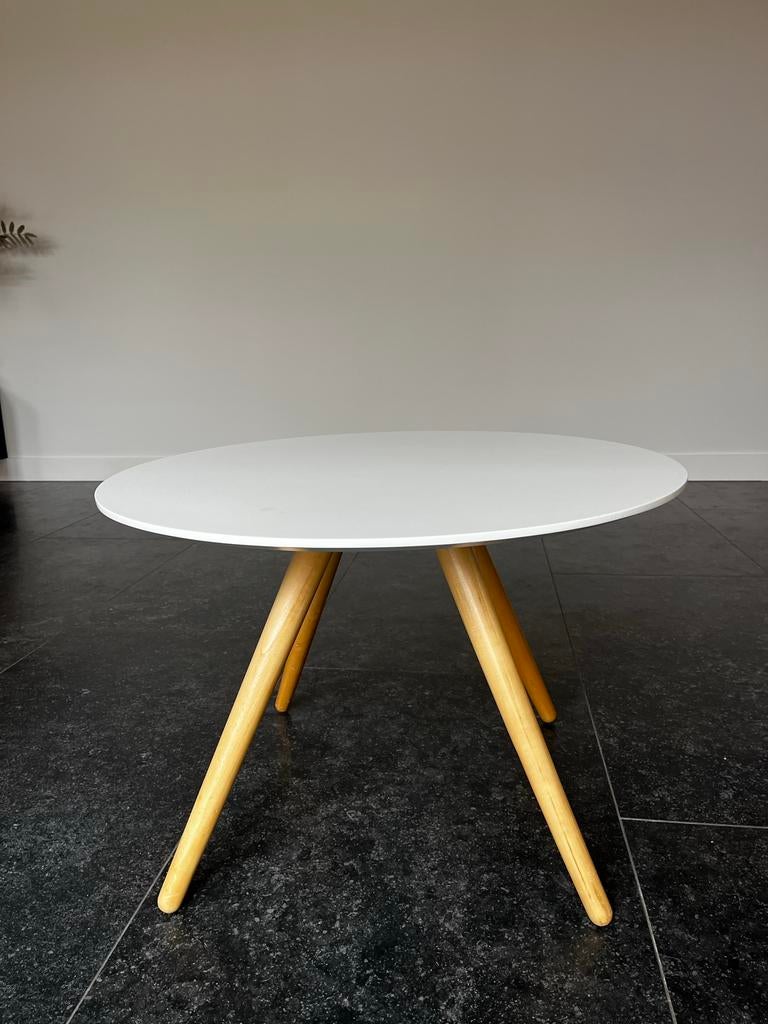 Ronde salontafel met houten poten, Ophalen, Rond, Scandinavisch, 50 tot 100 cm
