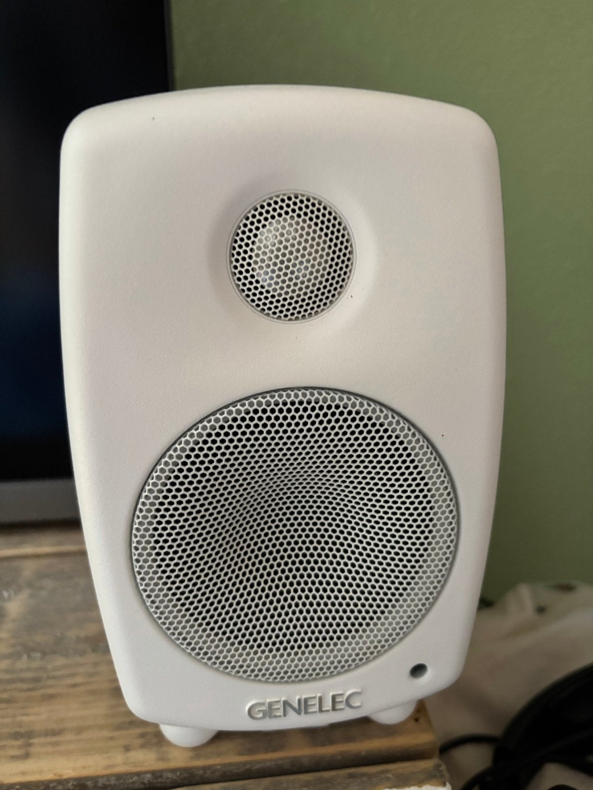 Hele mooie witte set Genelec 8010AWM - Nieuwstaat, Overige merken, Studiomonitor, Ophalen of Verzenden, Zo goed als nieuw