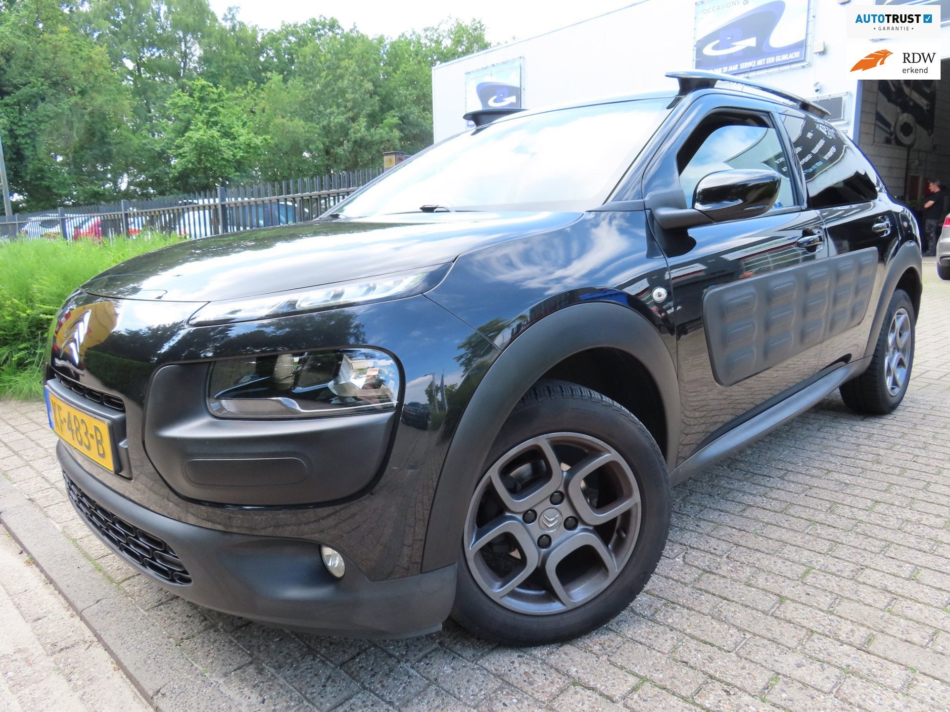 Citroen C4 Cactus 1.2 PureTech Shine, Voorwielaandrijving, Stof, Gebruikt, 1199 cc