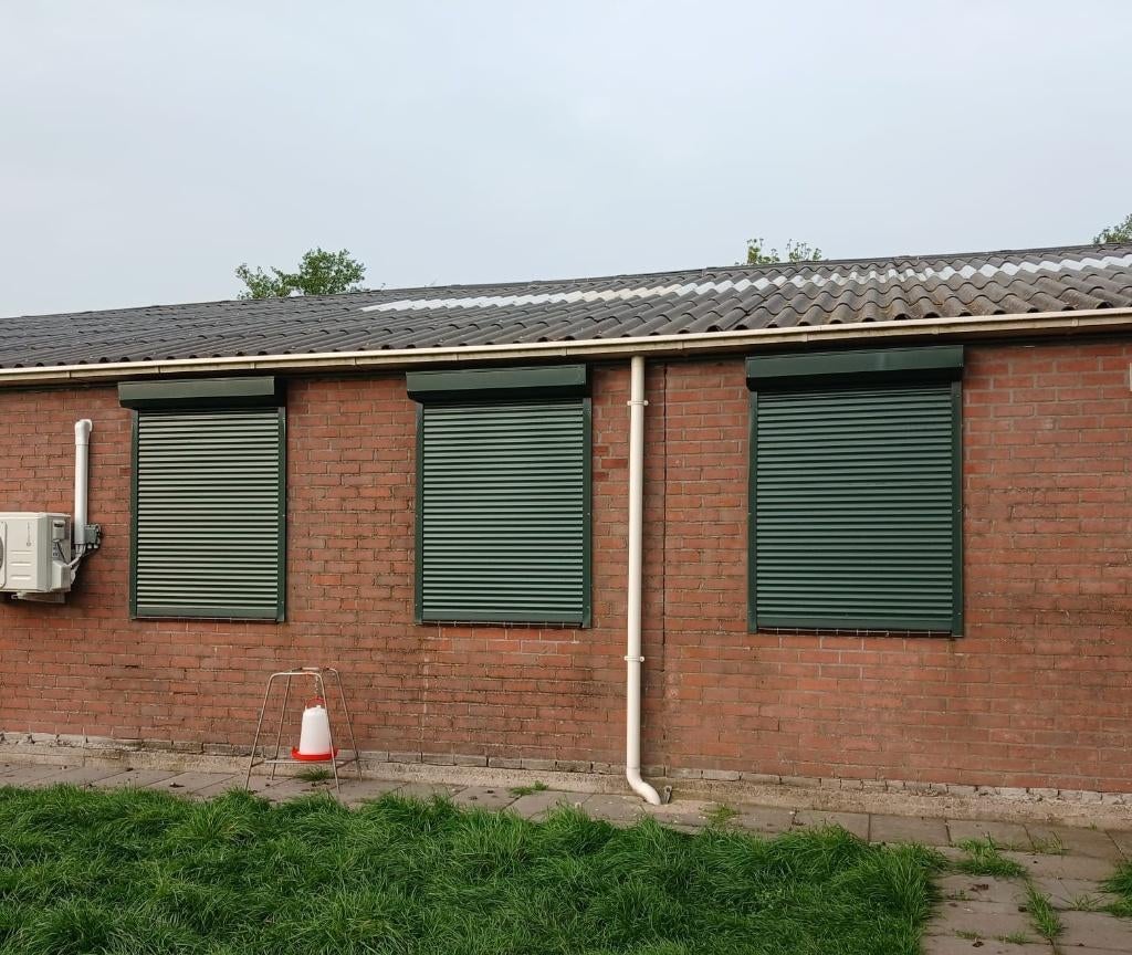 Te koop: Electrische rolluiken gebruikt groen Somfy, Doe-het-zelf en Verbouw, Rolluiken, Ophalen, Gebruikt, 100 tot 150 cm, Elektrische bediening