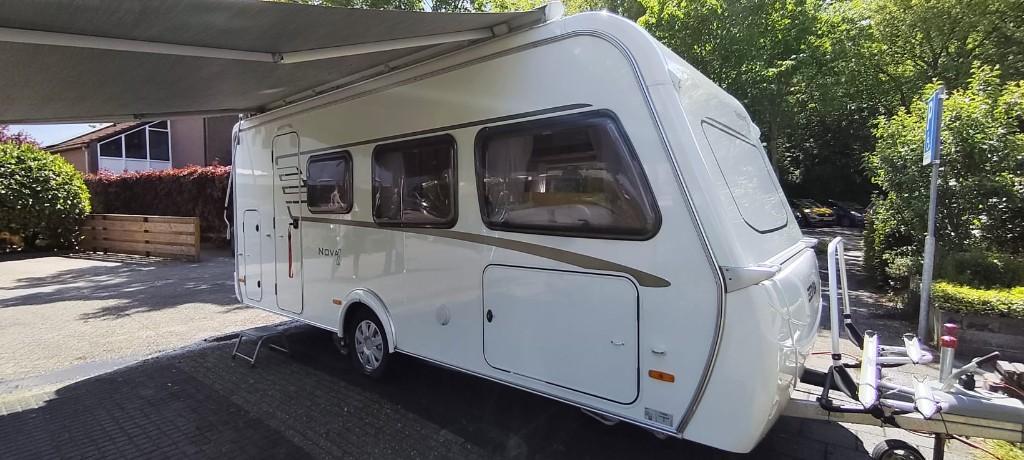 eriba nova light 515, Caravans en Kamperen, Caravans, Particulier, tot en met 6, Rondzit, Eriba, Dwarsbed, Dwars-stapelbed, Omvormbare zithoek