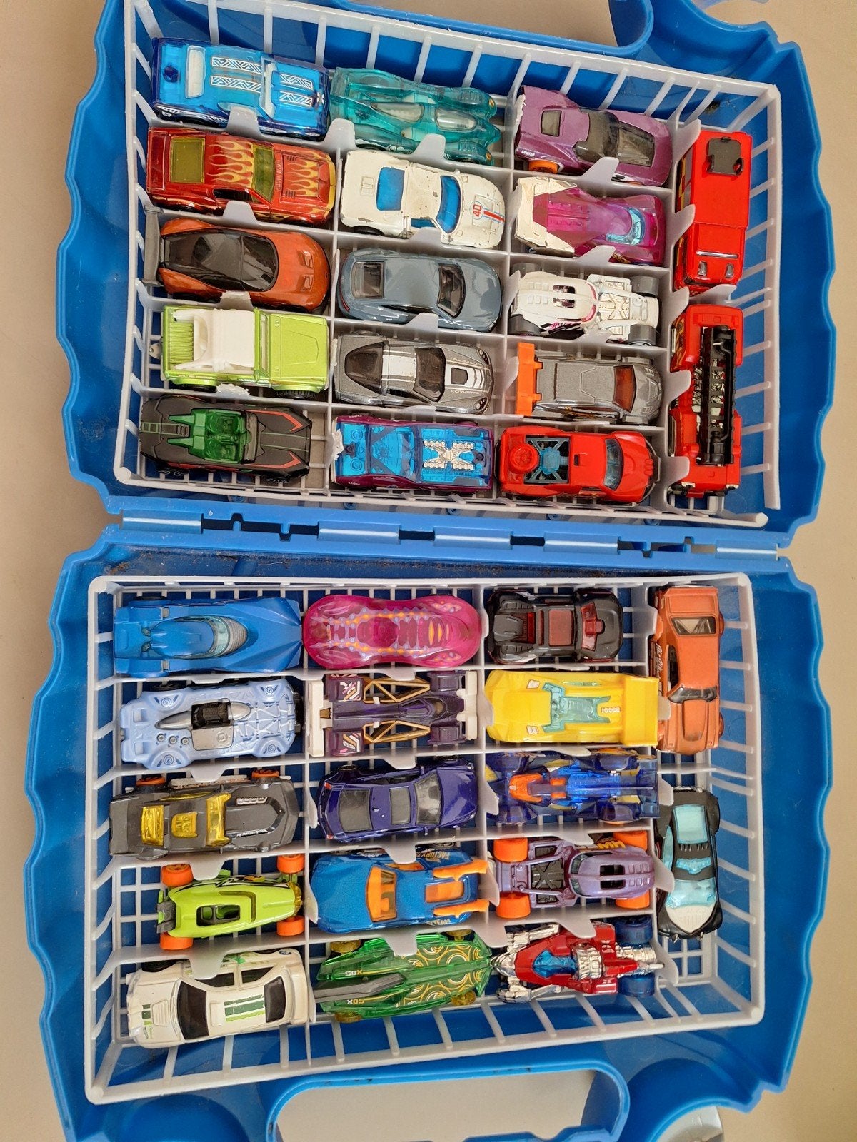 hotwheels koffer inc. auto's, Verzamelen, Automaten | Gokkasten en Fruitautomaten, Ophalen of Verzenden, Gebruikt
