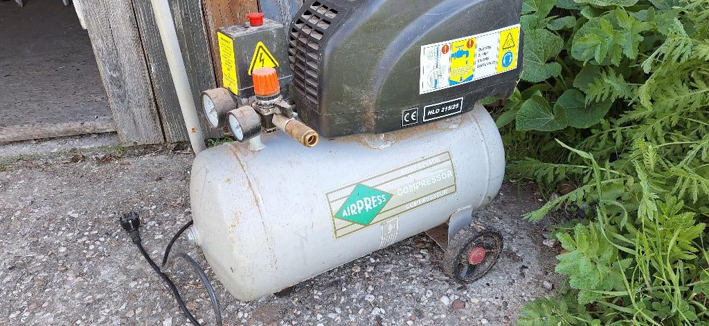 Airpress compressor, Ophalen, Gebruikt, 6 tot 10 bar, Minder dan 200 liter/min