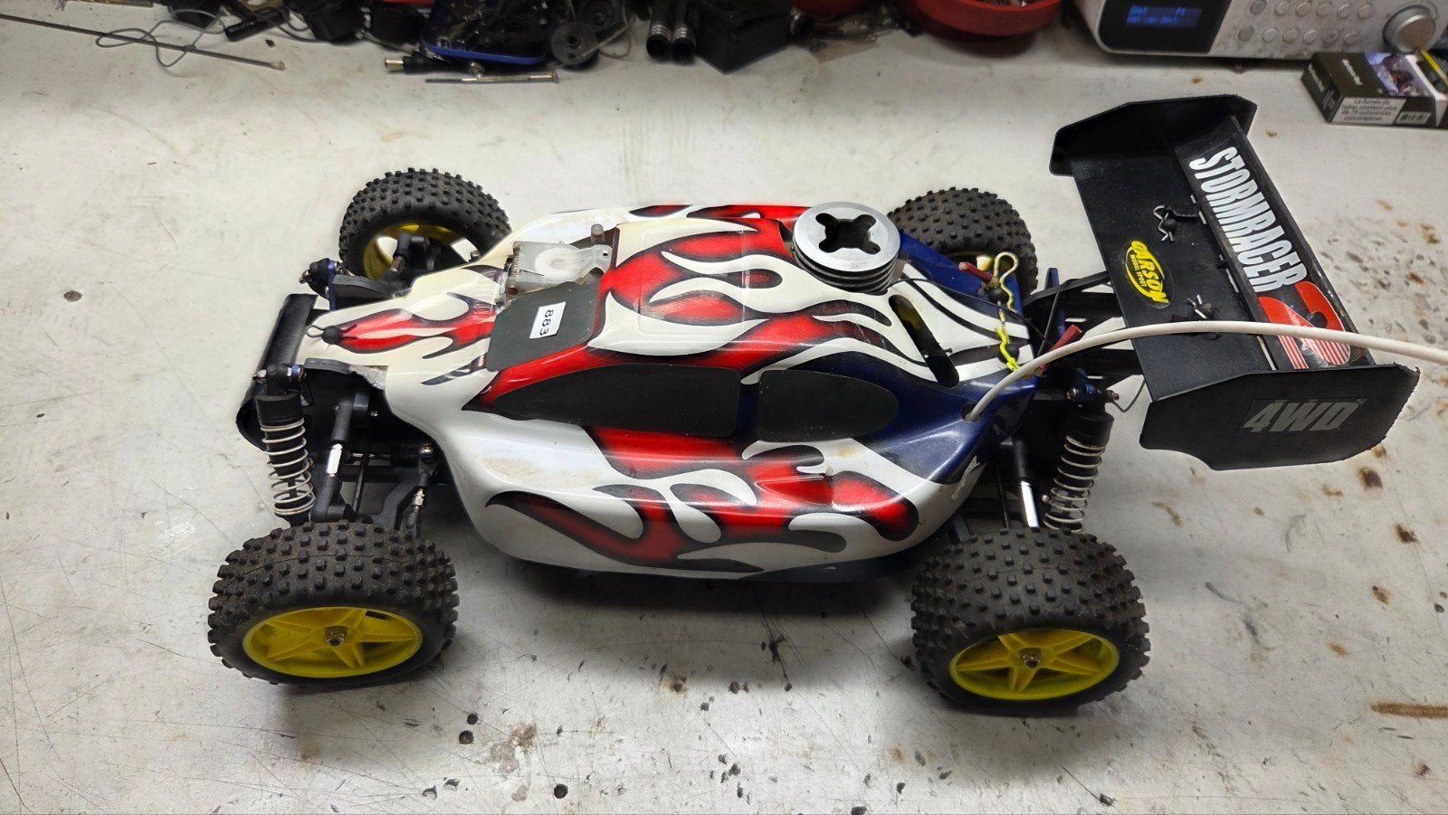 te koop leuke carson stormracer, Hobby en Vrije tijd, Gebruikt, Ophalen of Verzenden, Schaal 1:10, Auto onroad
