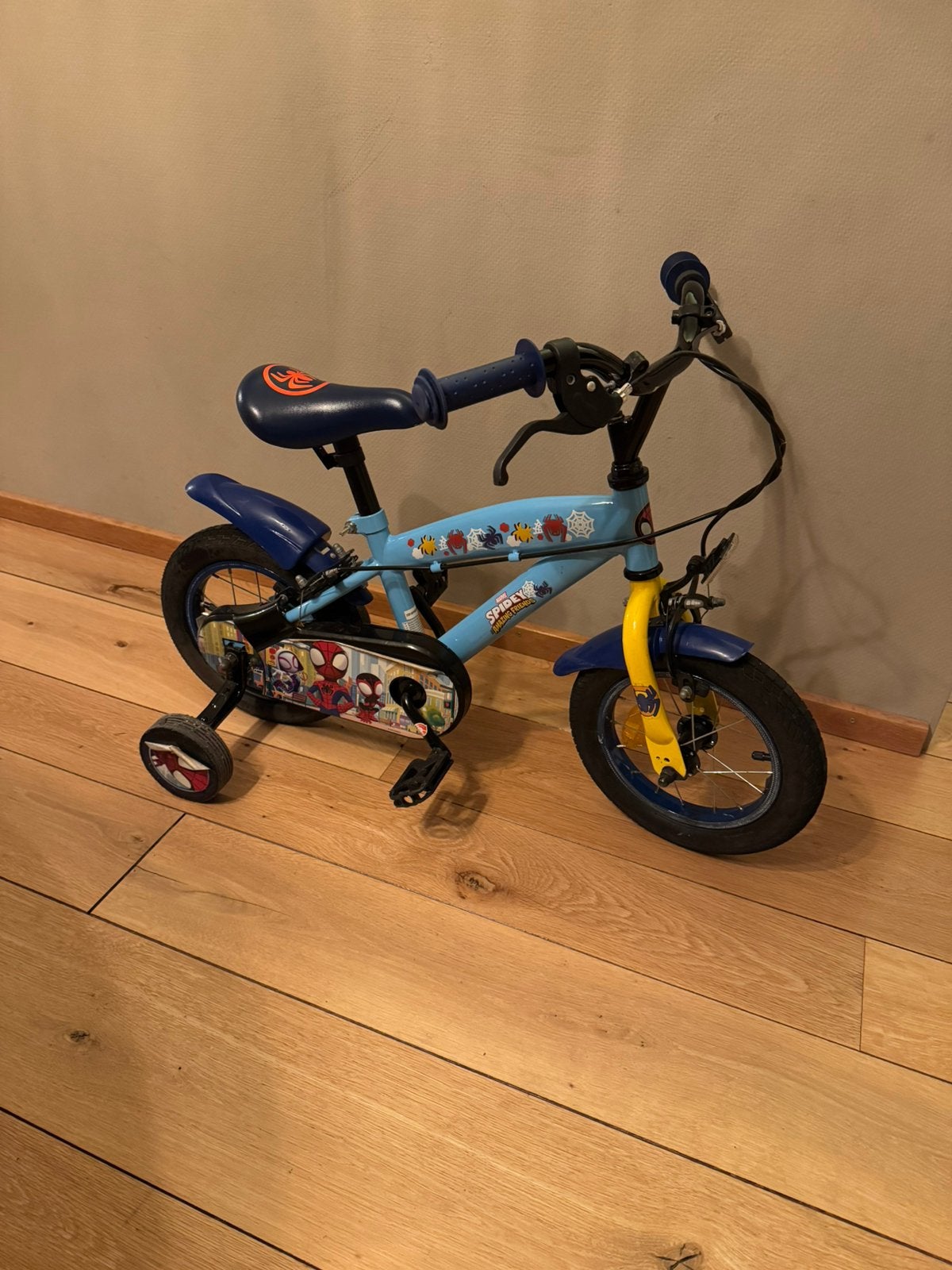 Spidey kinderfiets 12 inch, Fietsen en Brommers, Ophalen, Gebruikt, Minder dan 16 inch, Zijwieltjes