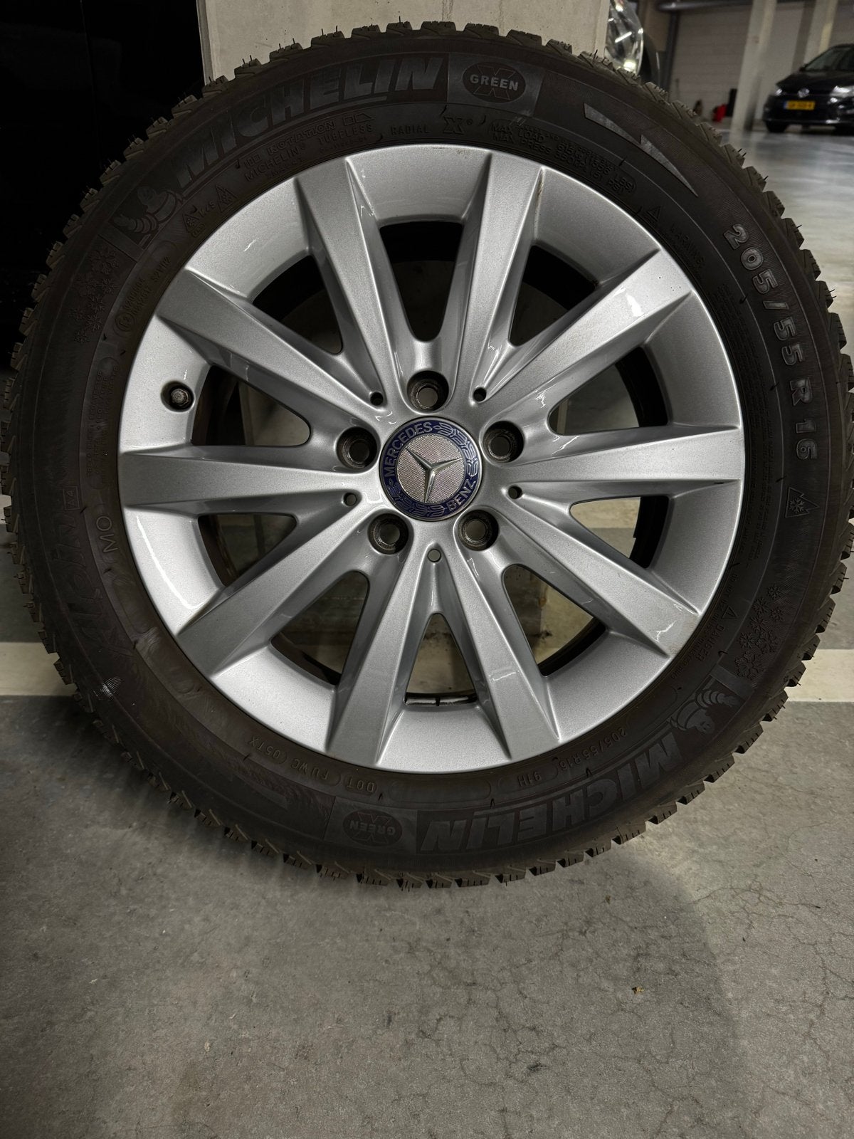 Mercedes B180 Michelin winterbanden met velgen 205/55 R16, Auto-onderdelen, Ophalen, Gebruikt, 16 inch, Banden en Velgen
