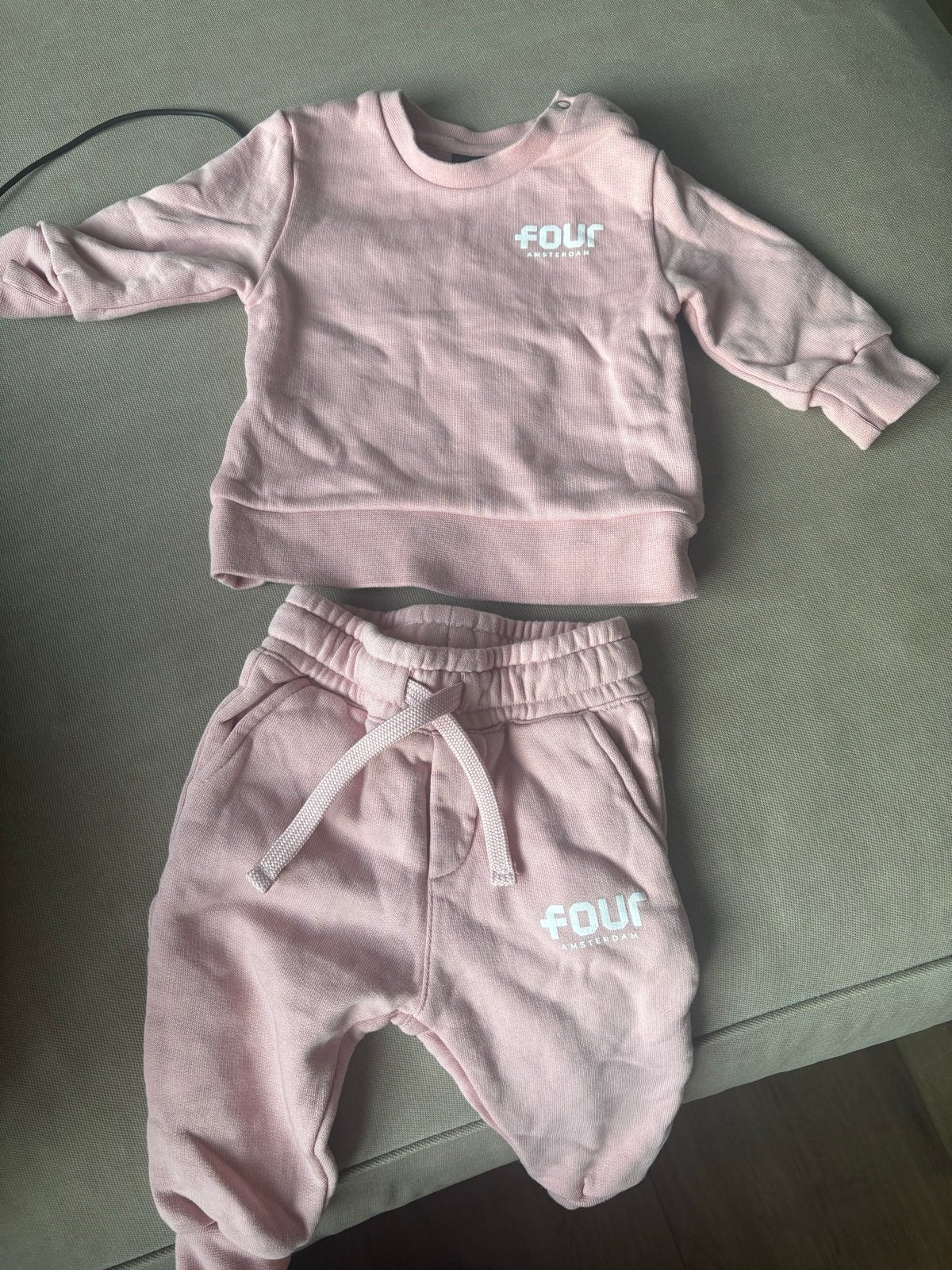 FOUR Amsterdam baby set 6 maanden, Ophalen, Zo goed als nieuw, Meisje