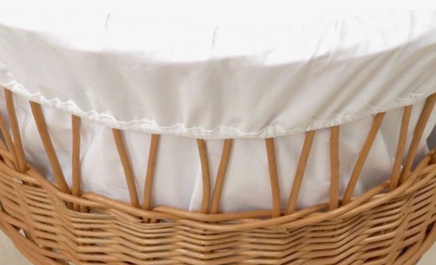 Rotan wiegje MamaLoes met hemeltje en matrasje, Ophalen of Verzenden, Zo goed als nieuw, Wieg