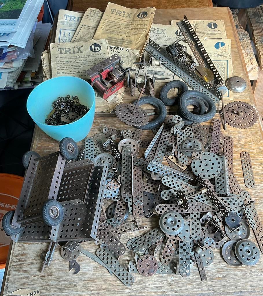 Veel oude bouw elementen en boekjes TRIX meccano, Overige merken, Gebruikt, Auto, 1:32 tot 1:50