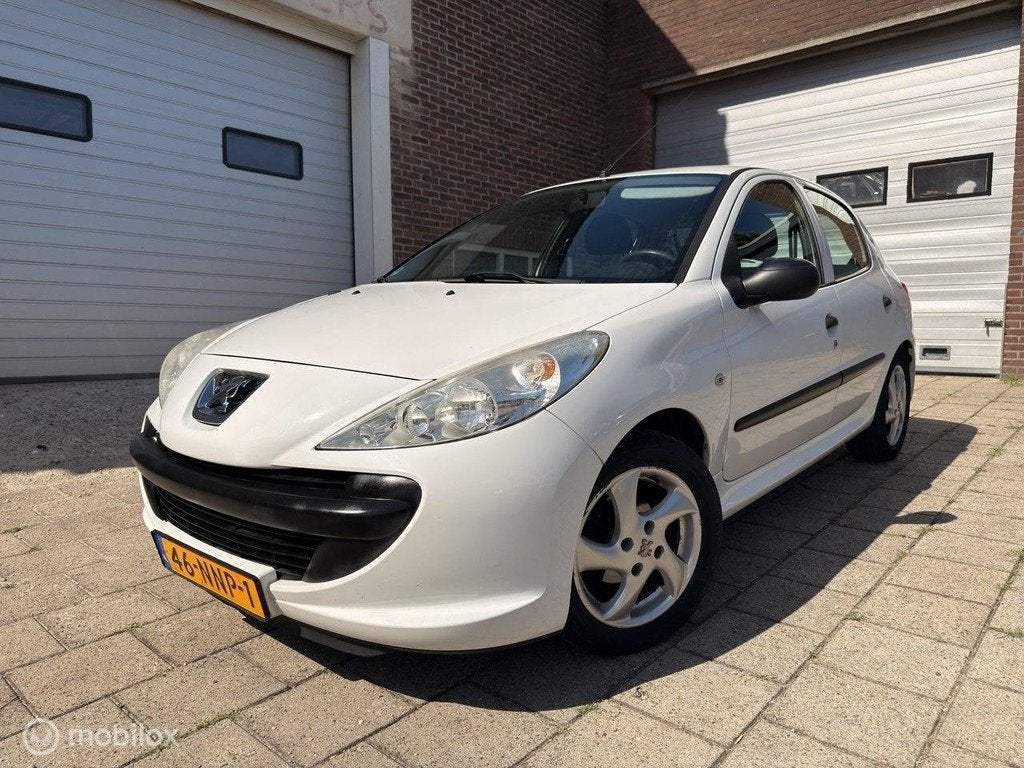 Peugeot 206 + 1.1 XR, Voorwielaandrijving, Gebruikt, 4 cilinders, Wit