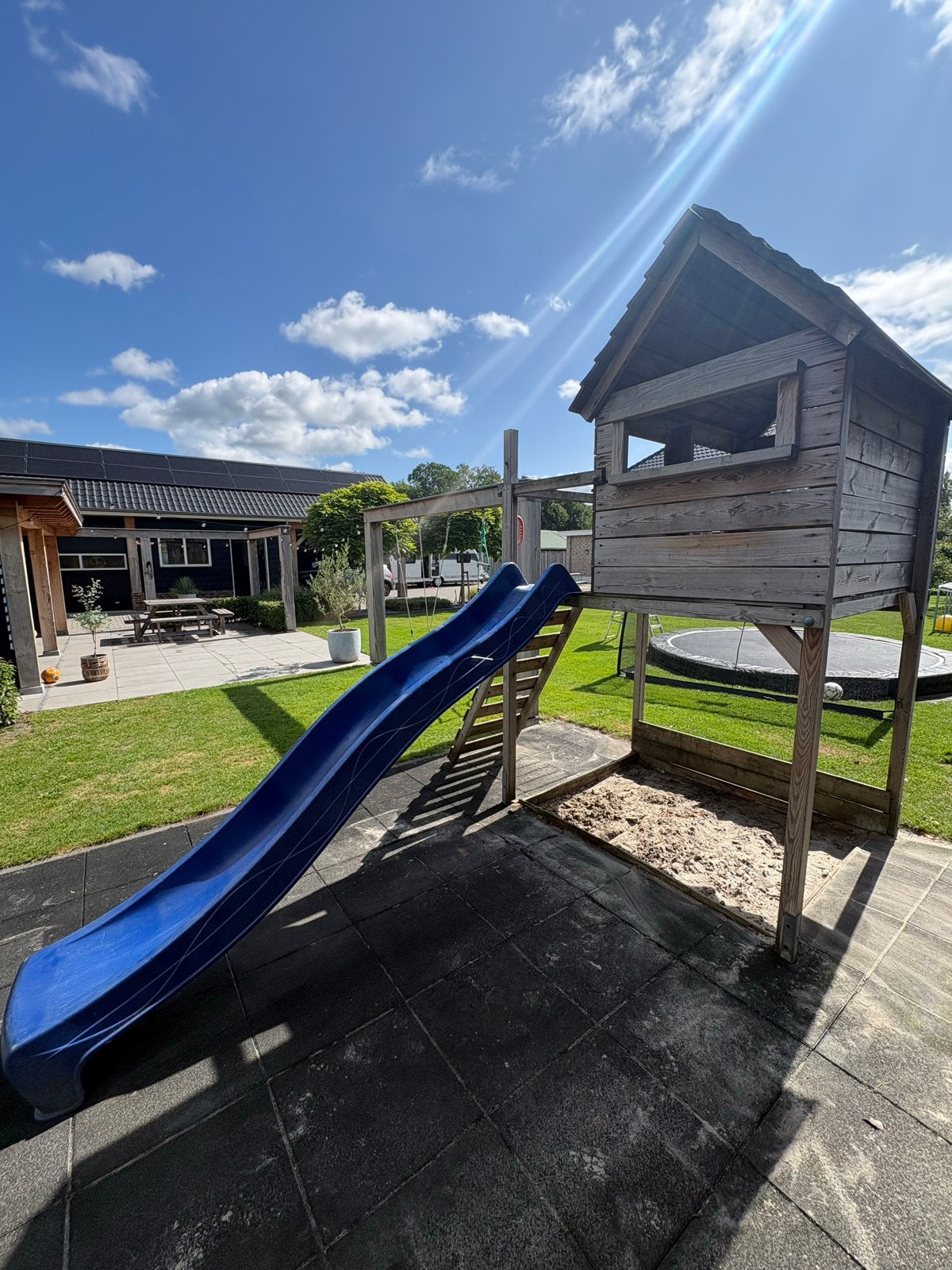 Houten speelhuis met glijbaan en zandbak, Ophalen, Gebruikt, Hout
