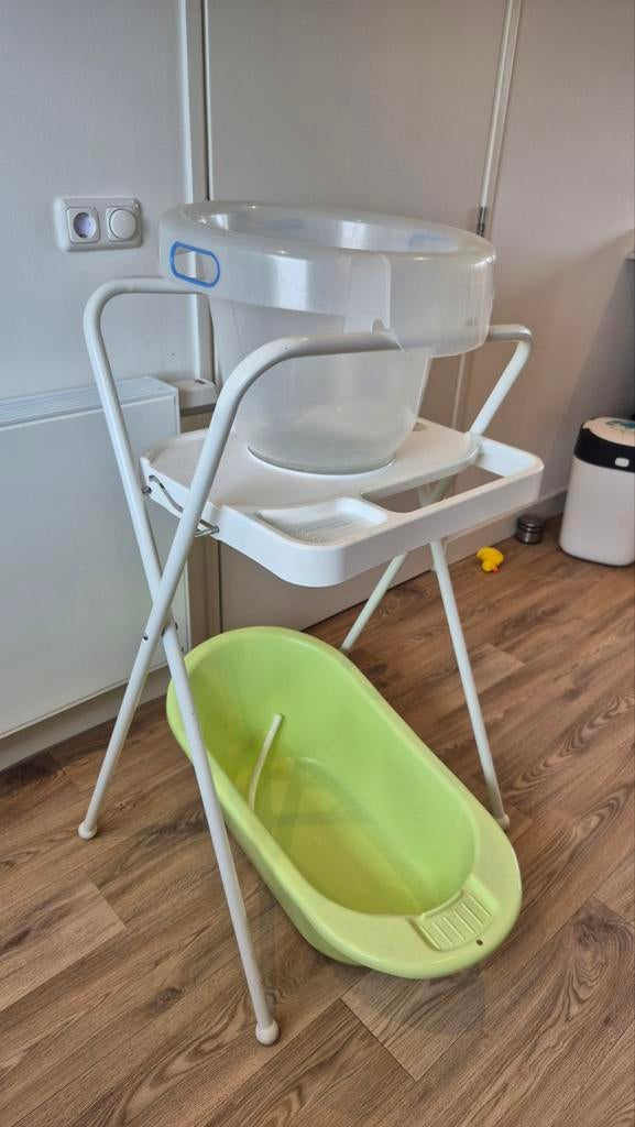 Babybadje (groen) met standaard en tummy tub, Gebruikt, Badje, Standaard, Ophalen
