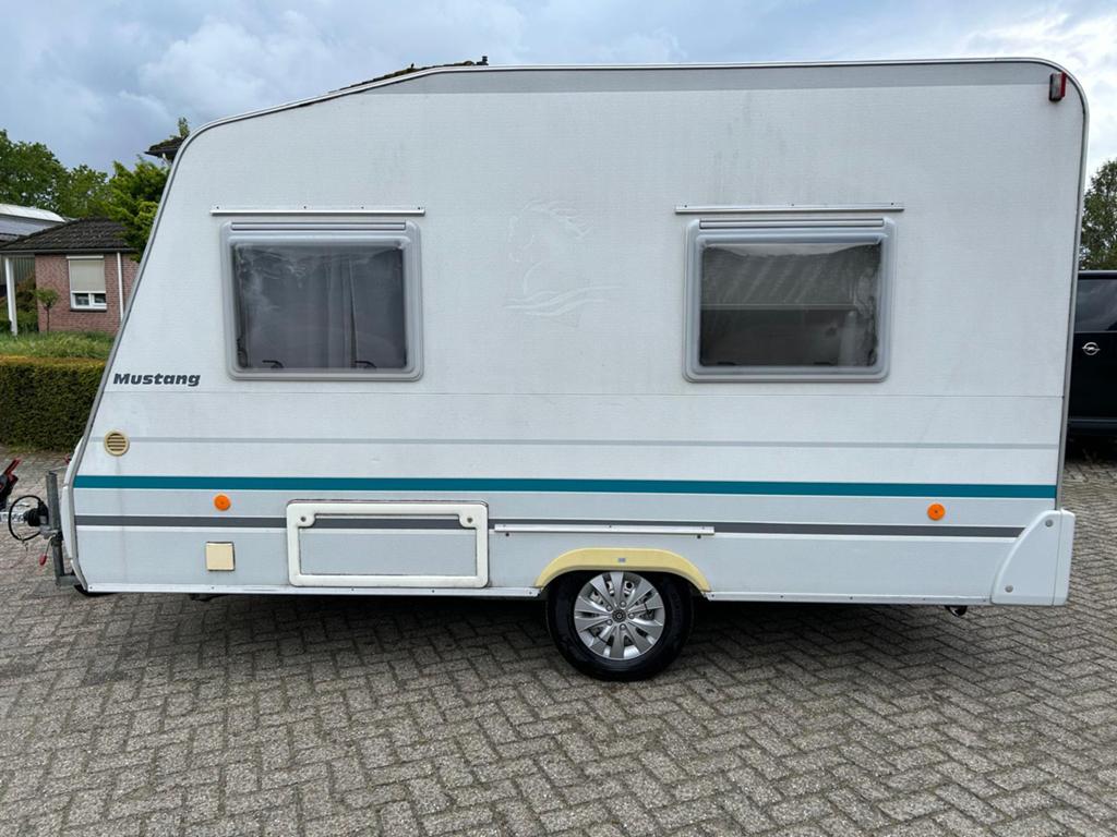 Knaus mustang caravan, Caravans en Kamperen, Caravans, Particulier, tot en met 2, 500 - 750 kg, Overige, Knaus, 4 tot 5 meter