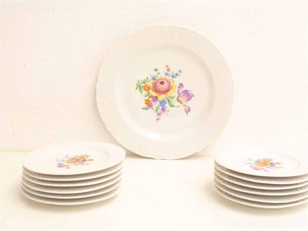 1 bord en 12 schoteltjes 23632, Gebruikt, Ophalen of Verzenden, Bord(en), Wedgwood