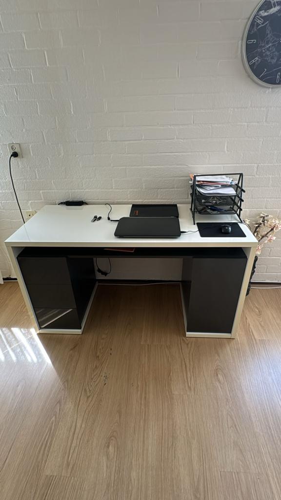 Bureau met lades, Huis en Inrichting, Bureaus, Ophalen, Zo goed als nieuw