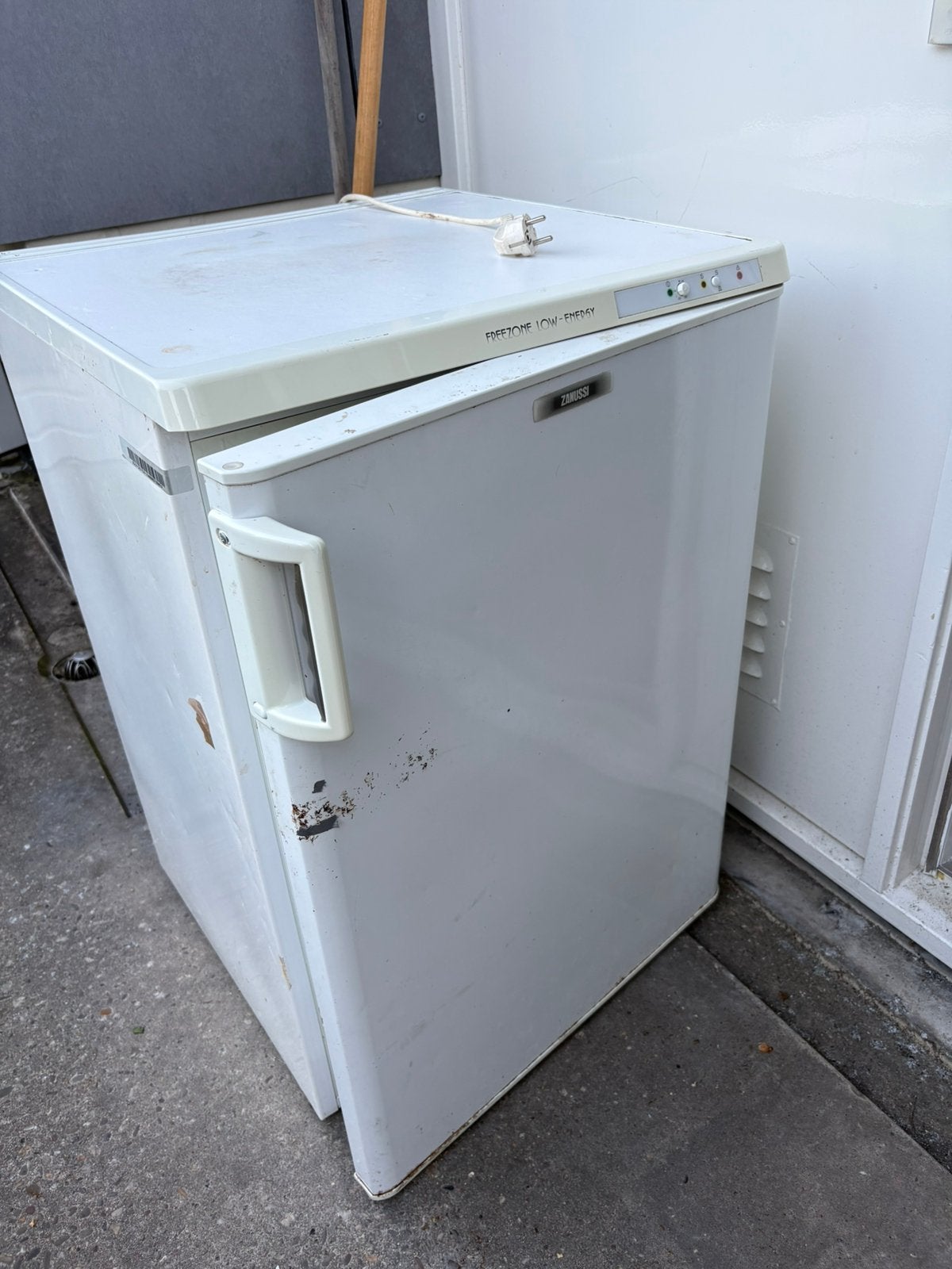 Zanussi diepvries - functioneel met lichte schade, Gebruikt, 60 cm of meer, Met aparte vriezer, Minder dan 75 liter