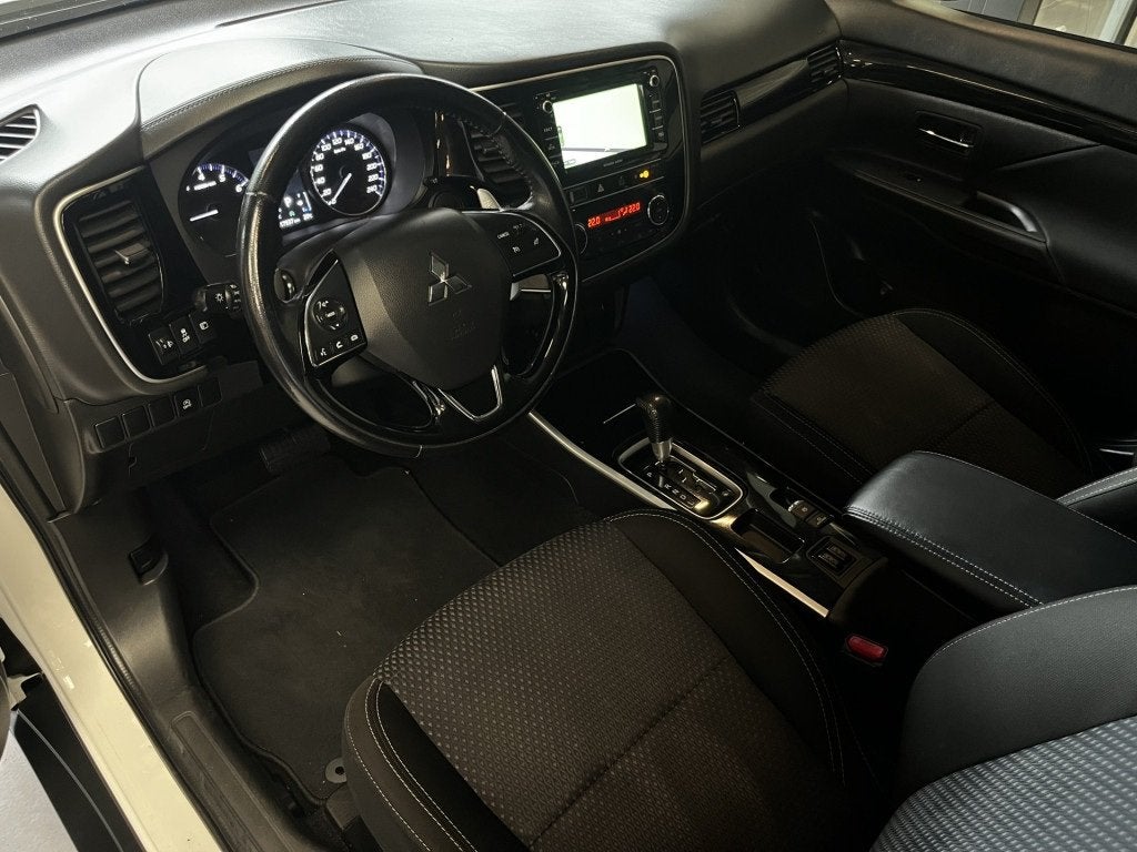Mitsubishi Outlander 2.0 2WD Instyle Trekhaak, Achteruitrijc, 1998 cc, Stof, 4 cilinders, 150 pk