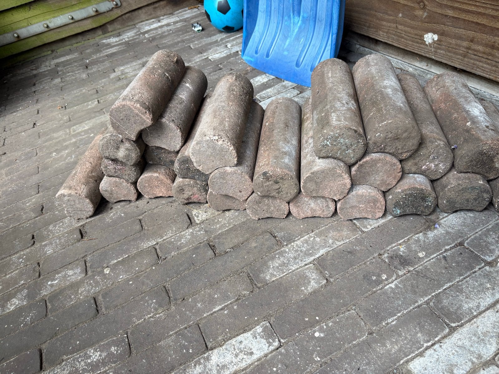 Gratis palissades, ongeveer 25 stuks, Ophalen, Gebruikt, Beton, Border