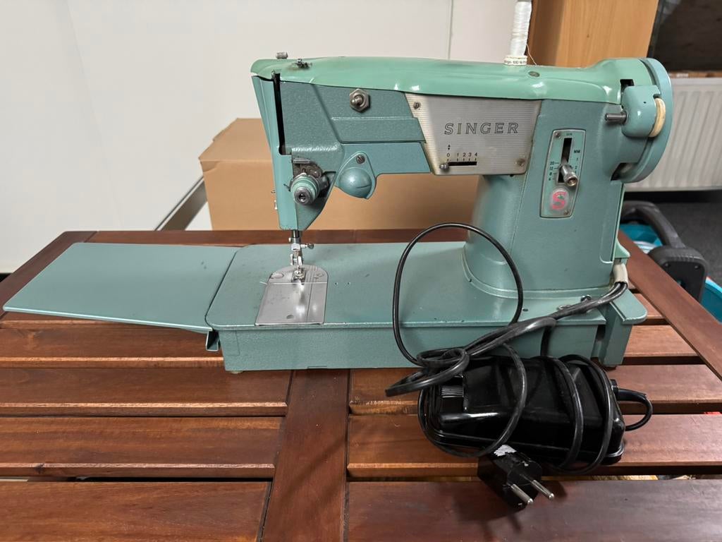Singer naaimachine ouder model, Hobby en Vrije tijd, Ophalen, Gebruikt, Naaimachine, Singer