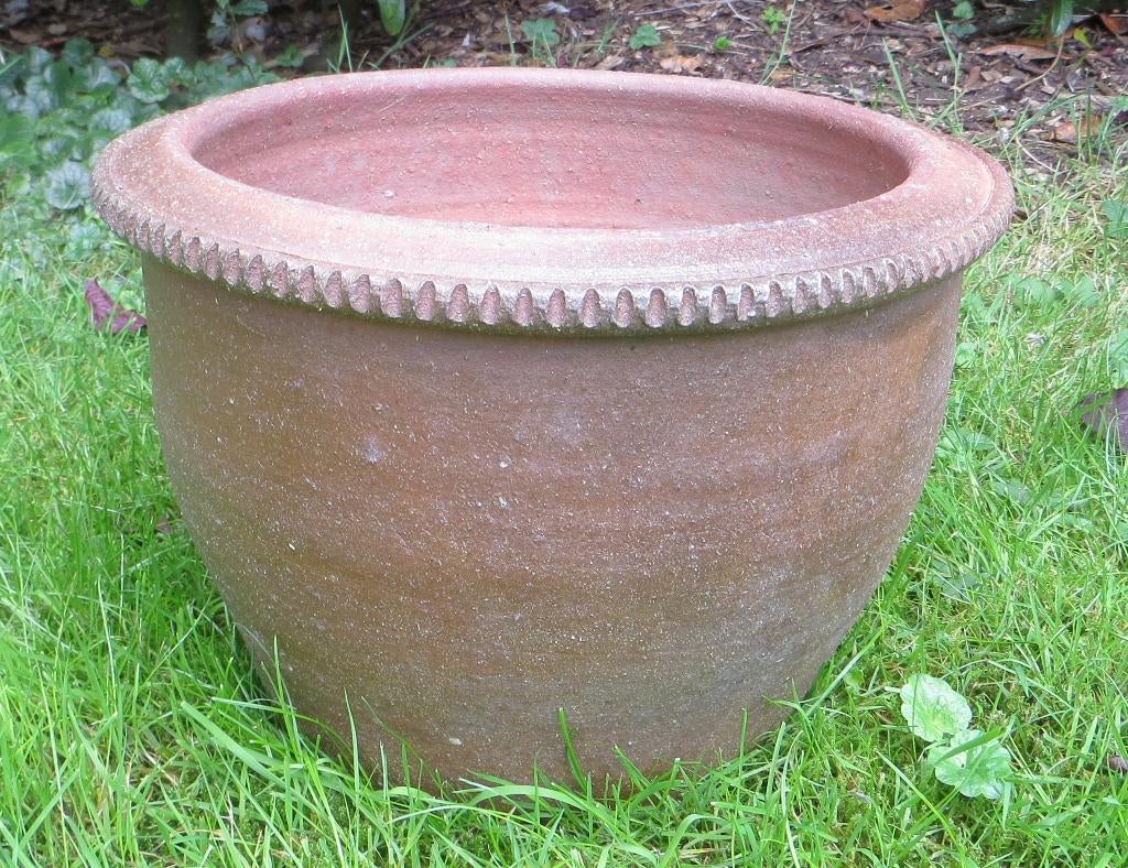 Apart bruine vintage bloempot voor tuin of balkon. Retro, Tuin en Terras, Bloempotten, Gebruikt, Rond, Minder dan 40 cm, Tuin