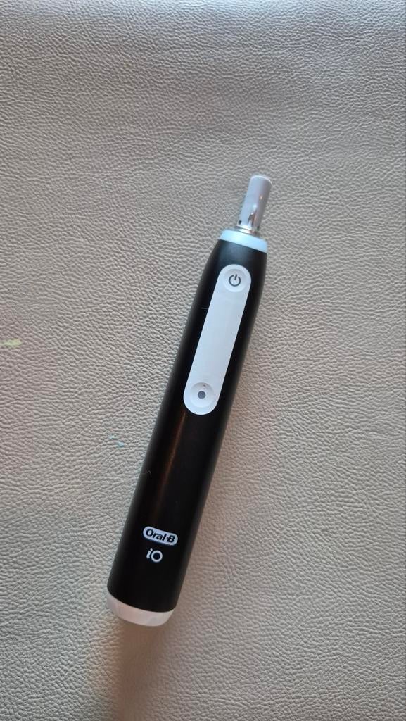 Oral-B Io series 3, inclusief originele oplader, Ophalen of Verzenden, Zo goed als nieuw, Tandenborstel
