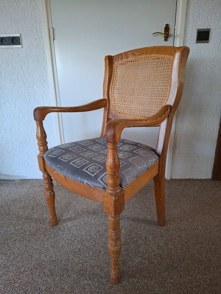 Blank eiken armstoel, Ophalen