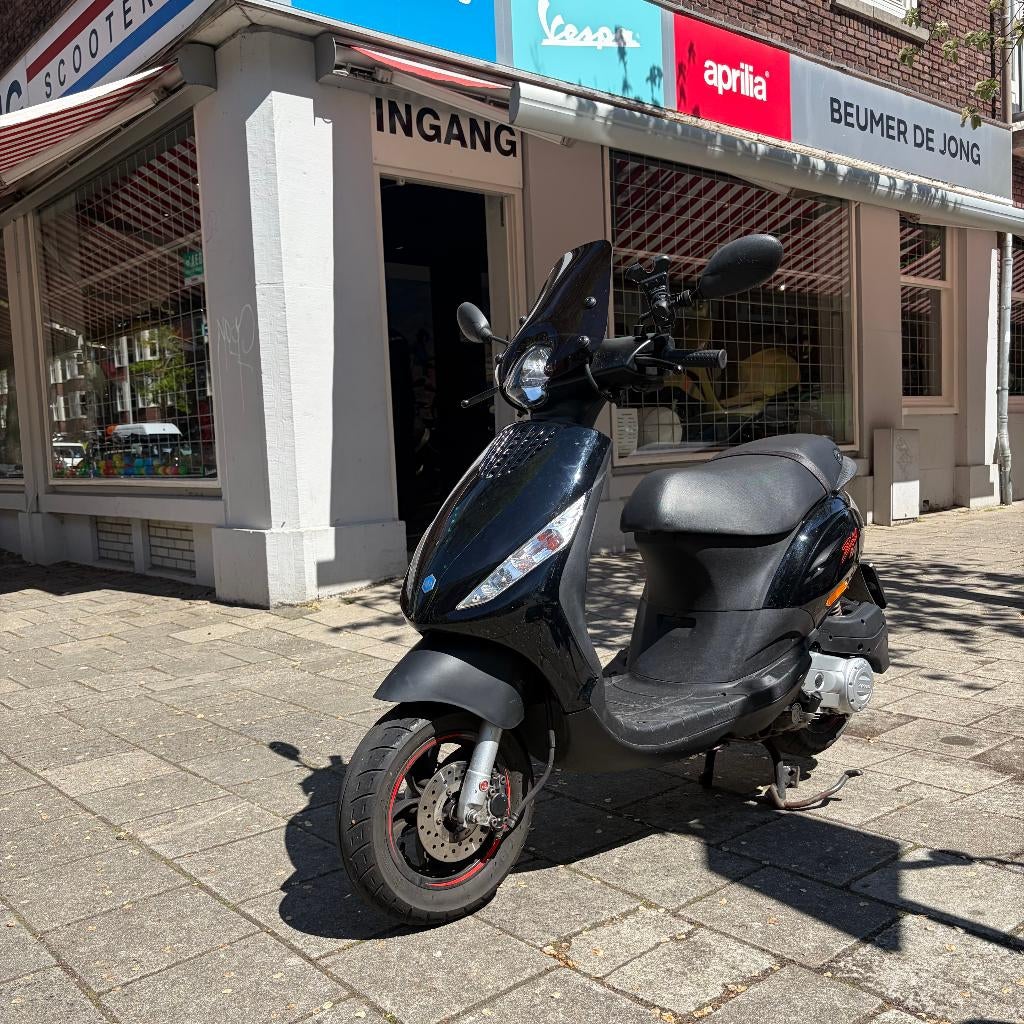 Piaggio Zip 50 | Zwart | 8833  km | Windscherm smoke, Piaggio, Zip, Ophalen of Verzenden, Zo goed als nieuw