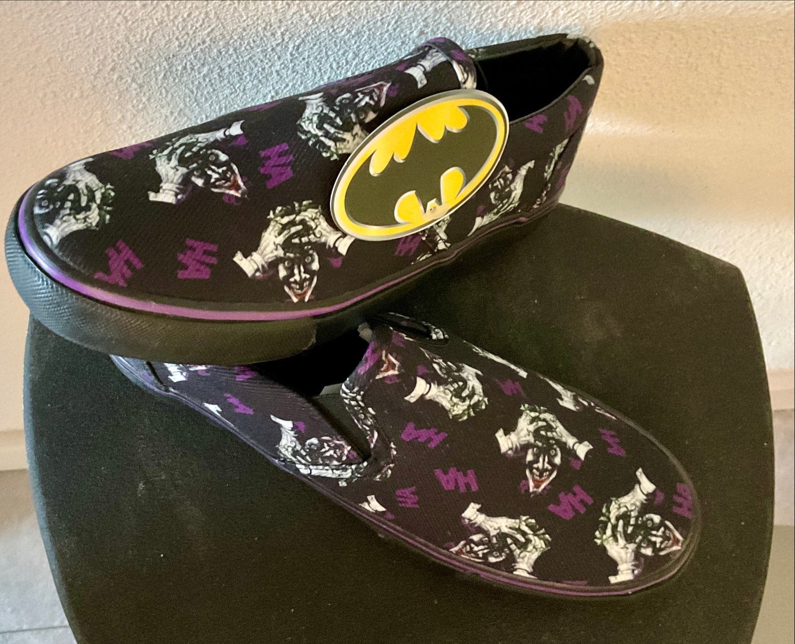 Nieuwe Bioworld Joker Sneakers - Maat 8M/9.5W, Ophalen of Verzenden, Nieuw, Zwart, Sneakers of Gympen