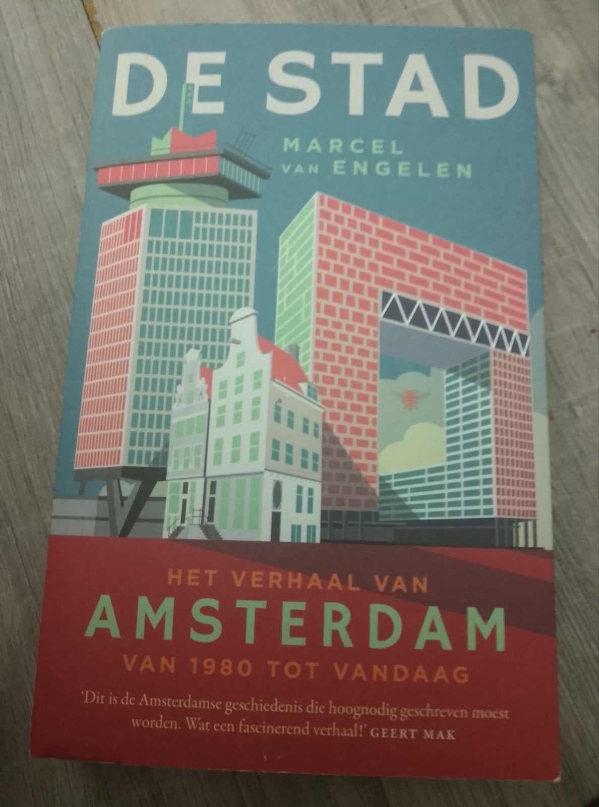De Stad: Het Verhaal van Amsterdam 1980 tot Vandaag, 20e eeuw of later, Europa, Ophalen of Verzenden, Zo goed als nieuw