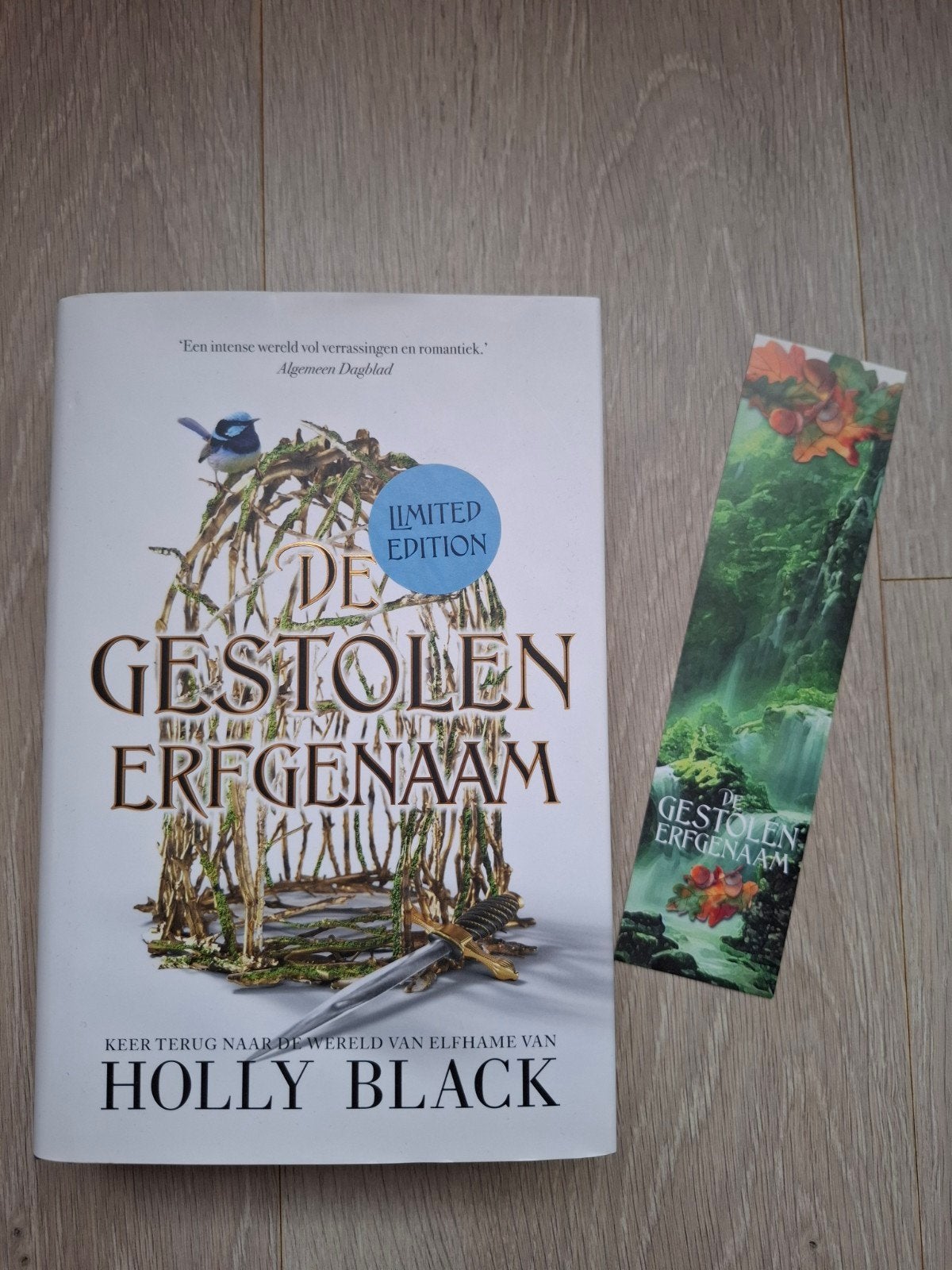 De Gestolen Erfgenaam - Holly Black (Limited Edition), Boeken, Ophalen of Verzenden, Zo goed als nieuw