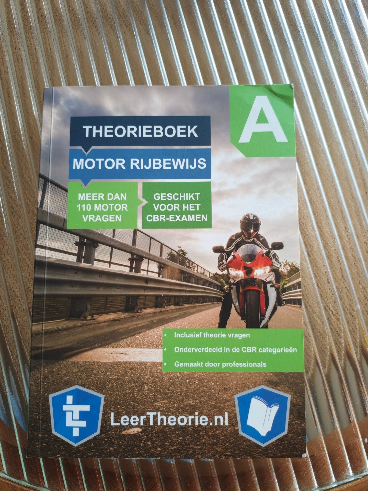 Motor theorieboek A - LeerTheorie, Boeken, Ophalen of Verzenden, Zo goed als nieuw, LeerTheorie, Algemeen