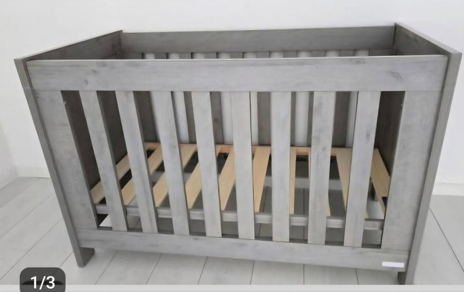 Stijlvolle grijze wieg/babybed - Zo goed als nieuw, Ophalen