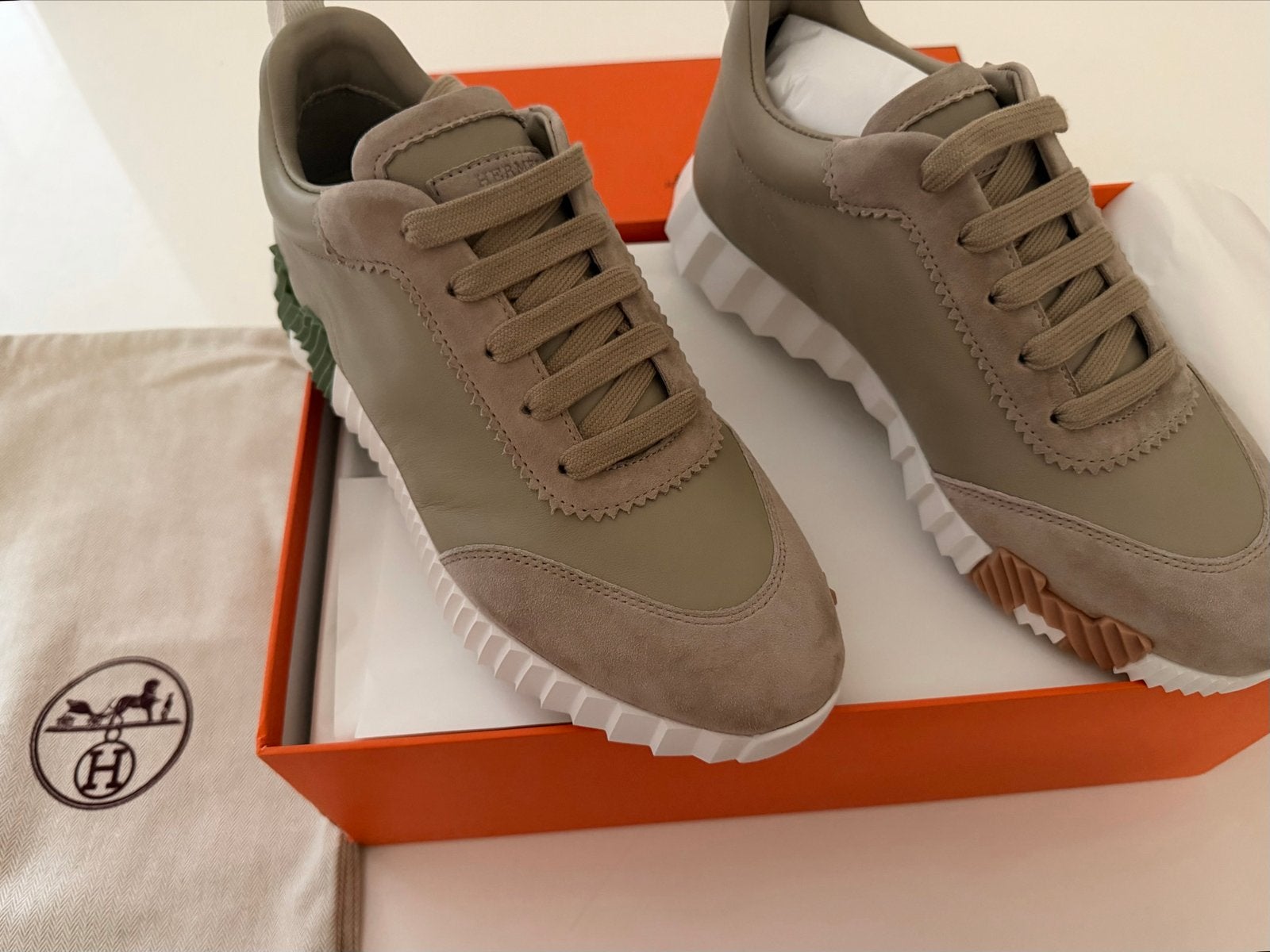 Hermès Sneakers - Maat 40 - Nieuw in Doos, Ophalen of Verzenden, Nieuw, Beige, Sneakers of Gympen