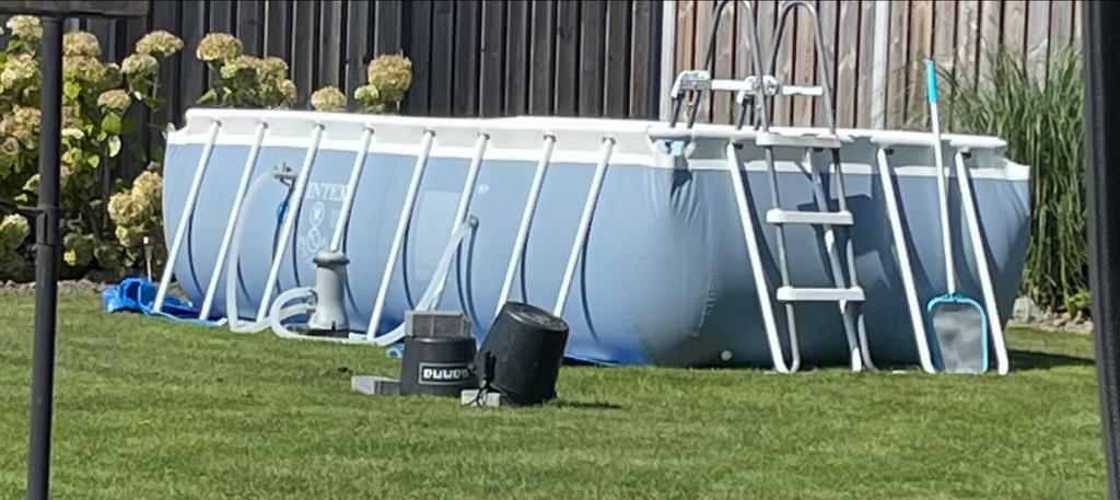 Intex zwembad met pomp, afdekzeil en trap, Tuin en Terras, Ophalen, Gebruikt, 200 tot 300 cm, 80 tot 120 cm