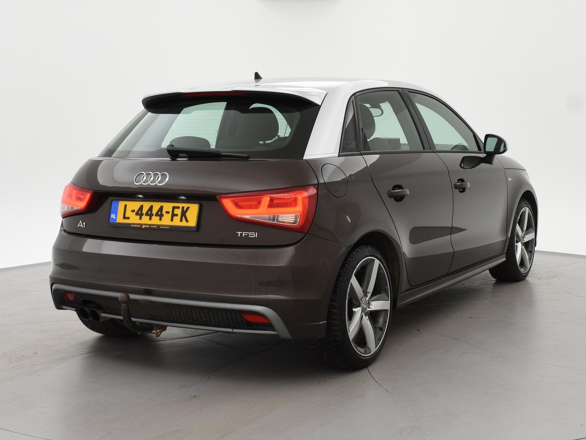 Audi A1 Sportback 1.4 TFSI 185 PK S-TRONIC AUT. S-LINE | XEN, Euro 5, Zwart, 4 cilinders, Bruin