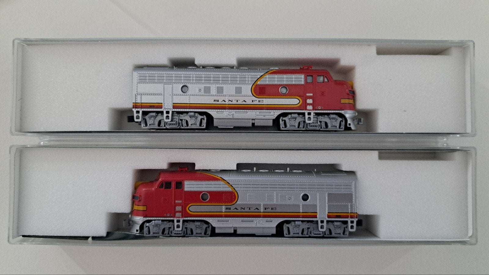 Kato N usa 176 2121/2122 EMD F7A Santa fe. Amerikaanse loc, Overige merken, Ophalen of Verzenden, Zo goed als nieuw, Gelijkstroom